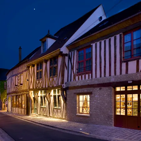 Hôtel Aux Vieux Remparts, The Originals Relais-3