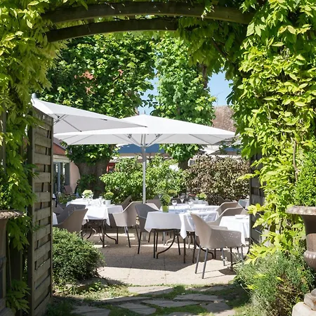 Hôtel Aux Vieux Remparts, The Originals Relais-2